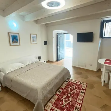 Your Charming Getaway Apartment